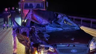 Afyonkarahisar'da feci kaza! Otomobil ile tır çarpıştı, 4 kişi yaralandı