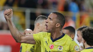 Fenerbahçe'nin yıldız stoperi Becao ayrılabilir! İtalya ve Fransa'dan talipleri olan savunma oyuncusu için Fenerbahçe karar verecek...