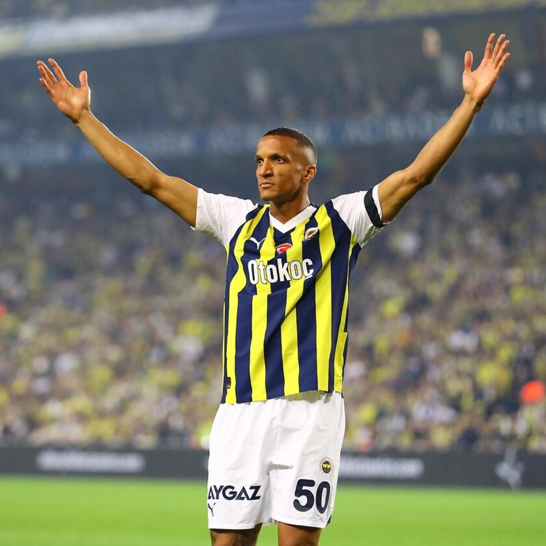 Fenerbahçe nin yıldız stoperi Becao ayrılabilir! İtalya ve Fransa dan talipleri olan savunma oyuncusu için Fenerbahçe karar verecek... 2