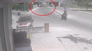 Yer: Yalova! Vinç yüklü TIR alt geçitte sıkıştı