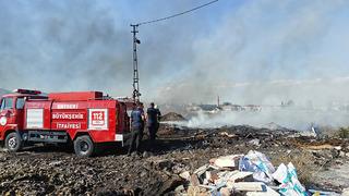 Yer: Kayseri! Boş arazide çıkan atık yangını söndürüldü