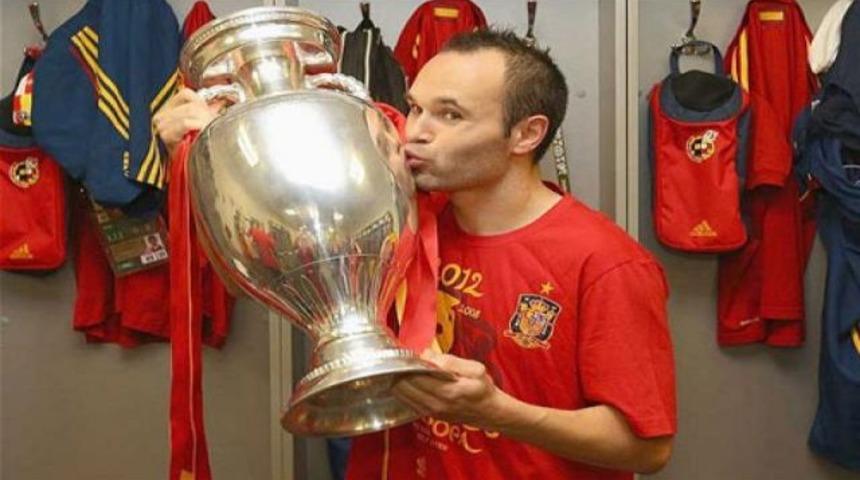 Yılın futbolcusu ne Messi, ne Ronaldo!