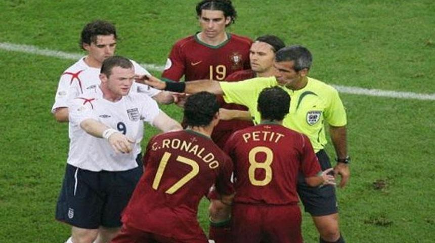 Ronaldo'ya kafa attım!