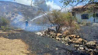Çorum'da otluk alanda yangın: Evlere sıçramasını itfaiye önledi