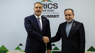 Bakan Fidan, İranlı mevkidaşı Arakçi ile görüştü! İran’ın nükleer faaliyetleriyle ilgili müzakere süreci ele alındı