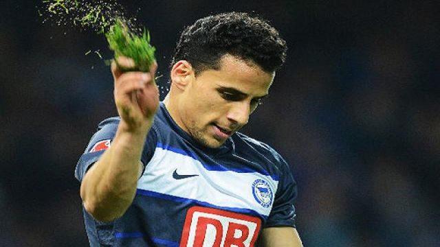 Yıldız futbolcu hırsızlıktan tutuklandı