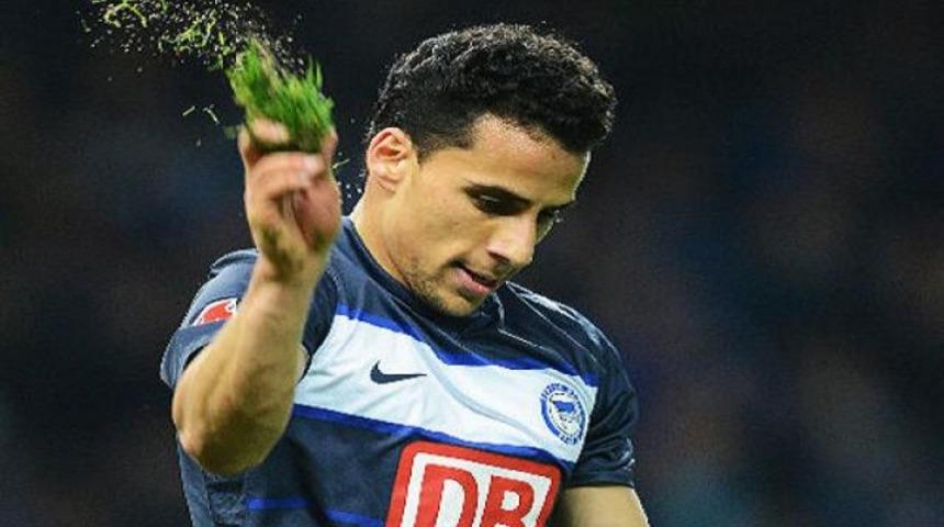 Yıldız futbolcu hırsızlıktan tutuklandı