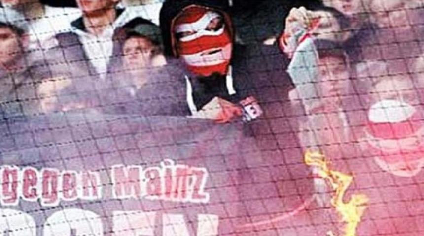 Bundesliga'da trib&uuml;n ter&ouml;r&uuml;..!