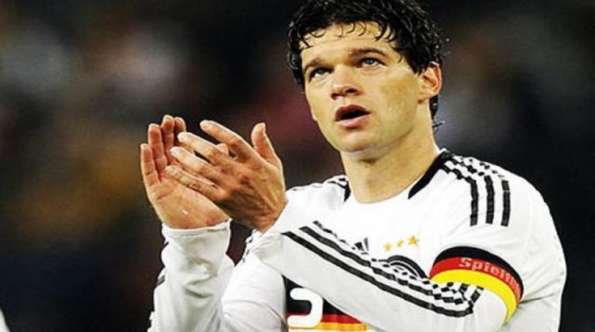 Almanya'nın efsanesi futbola veda etti..!