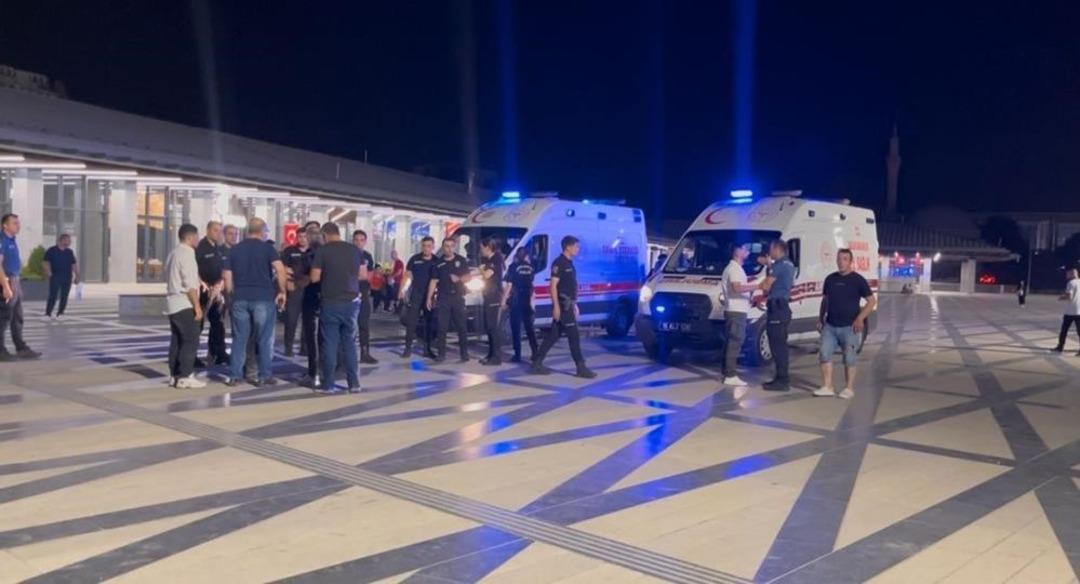 1200xauto 14 yaşındaki genç kız katliam yarattı! Geleni geçeni bıçakladı... Olay yeri savaş alanına döndü
