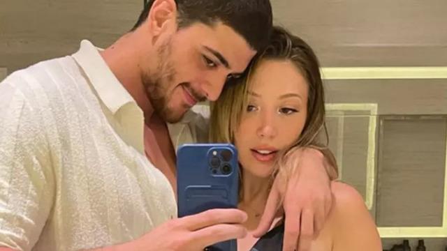 Yasmin Erbil ve Yiğit Poyraz'dan aşk pozu geldi