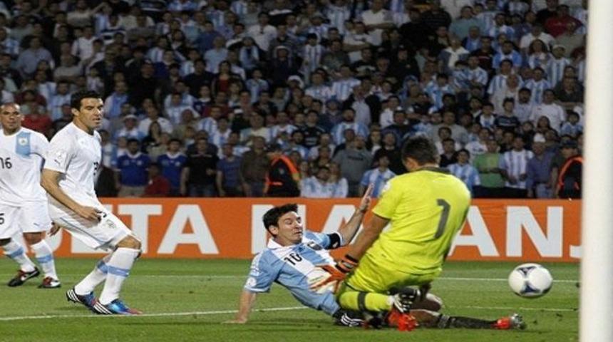 Messi, Muslera'yı dağıttı!