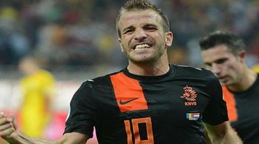 Hollanda ilk yarıda bitirdi!