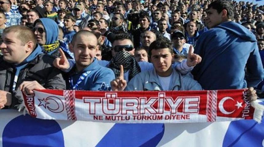 Maçta Türk bayrağı açılınca ortalık karıştı..