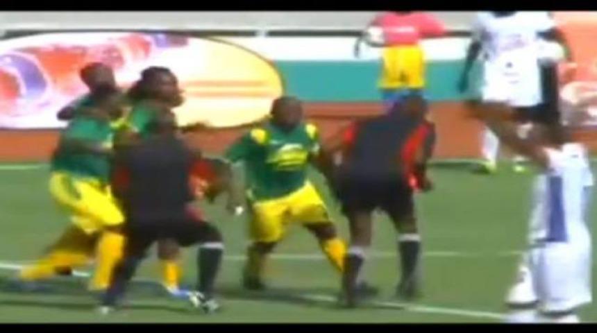 Tekme tokat ma&ccedil;ı tamamladı! (Video)