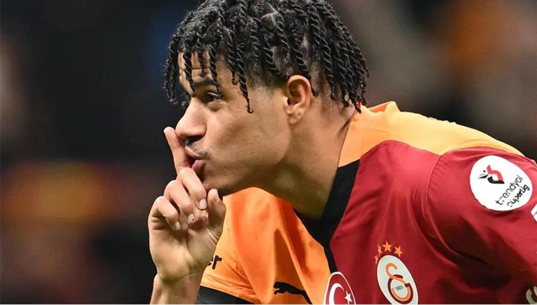 Galatasaray ın Brezilyalı oyuncusu Gabriel Sara ESPN Brasil e açıklamalarda bulundu! Alex De Souza ve Fenerbahçe hakkında söyledikleri gündem oldu... 3