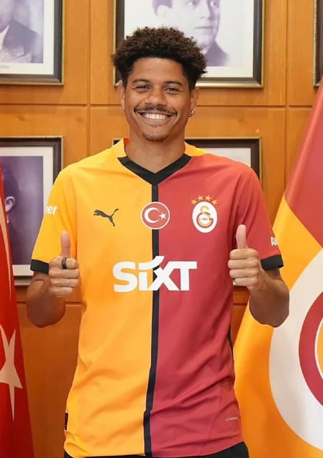 Galatasaray ın Brezilyalı oyuncusu Gabriel Sara ESPN Brasil e açıklamalarda bulundu! Alex De Souza ve Fenerbahçe hakkında söyledikleri gündem oldu... 12