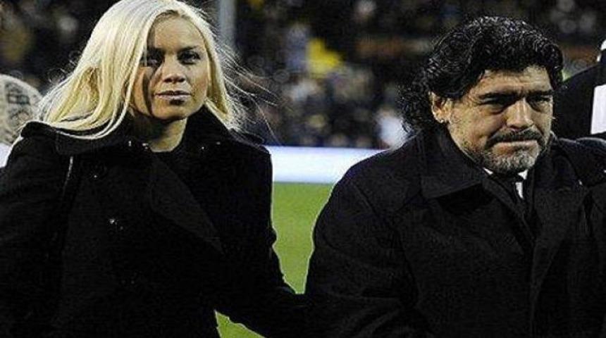 Kız  arkadaşına laf attılar, trib&uuml;ne &ccedil;ıktı! (Video)