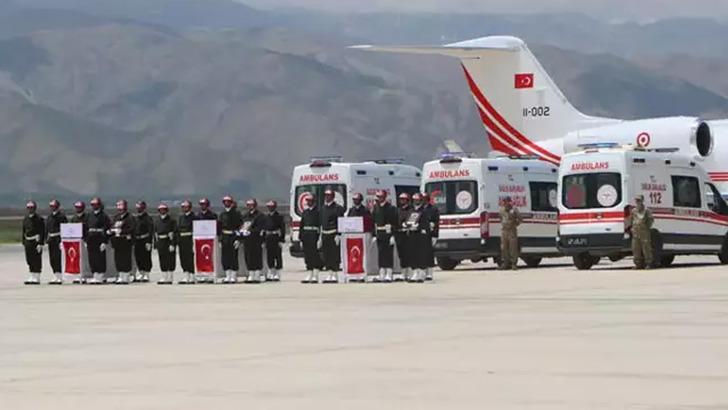 Türkiye şehitlerine ağlıyor! Kuzey Irak'ta şehit düşen 6 asker için Hakkari'de tören düzenlendi G5