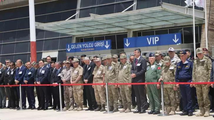 Türkiye şehitlerine ağlıyor! Kuzey Irak'ta şehit düşen 6 asker için Hakkari'de tören düzenlendi G3