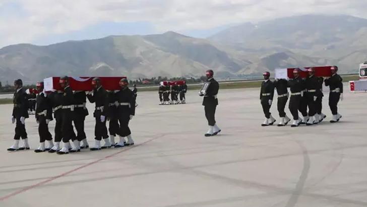 Türkiye şehitlerine ağlıyor! Kuzey Irak'ta şehit düşen 6 asker için Hakkari'de tören düzenlendi G2