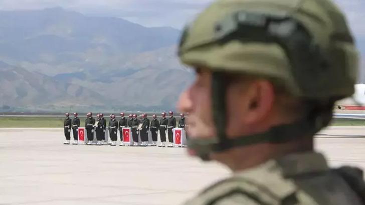 Türkiye şehitlerine ağlıyor! Kuzey Irak'ta şehit düşen 6 asker için Hakkari'de tören düzenlendi G4