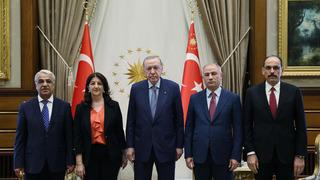 Beştepe'de kritik görüşme! Cumhurbaşkanı Erdoğan DEM Parti'nin İmralı heyetini kabul etti: İlk açıklama geldi