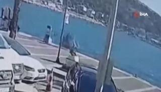 Çeşme'de motosikletiyle denize uçtu: O anlar kamerada