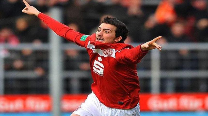 T&uuml;rk futbolcuyu bahis yaktı..!