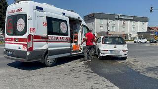 Düzce'de ambulans ile otomobil çarpıştı! Kazada 2 kişi yaralandı
