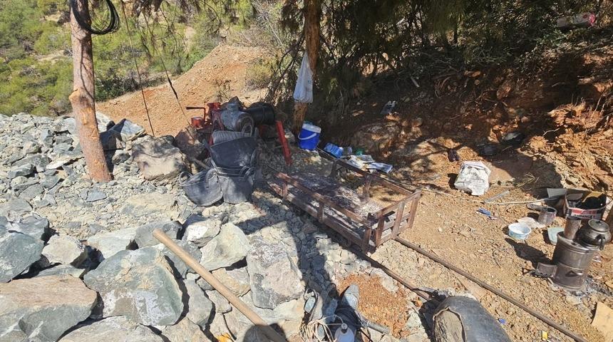 Gaziantep'te kaçak krom ocağı açan 3 kişi yakalandı