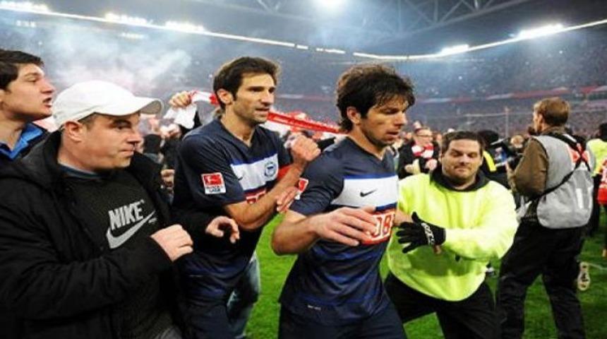 Hakeme yumruk atan futbolcuya rekor ceza!