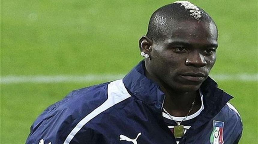 Balotelli ismini değiştirdi!