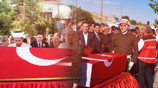 Pençe-Kilit harekatında şehit düşen askerlerimiz son yolculuğuna uğurlanıyor... Cenaze törenlerinde yürek burkan anlar