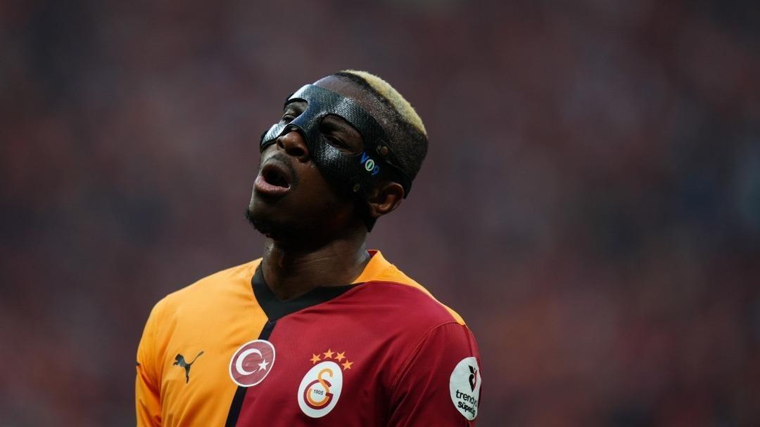 Herkesin merakla beklediği Osimhen transferinde düğüm çözüldü! En yakın arkadaşı Nijeryalı nın kararını açıkladı... Sözleşme şartları bile belli oldu! 1