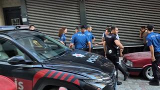 Sultangazi'de devriye görevi yapan polislere bıçaklı saldırı