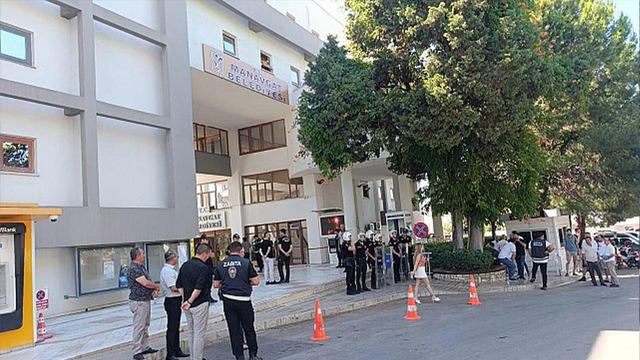 Manavgat Belediyesi'ne yönelik yolsuzluk soruşturması! Çok sayıda tutuklama