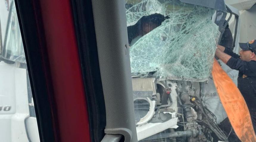 Van'da tır kamyona arkadan çarptı: 1 yaralı
