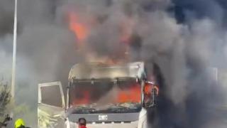 Mersin'de tır alev alev yandı! İtfaiye ve orman ekipleri müdahale etti