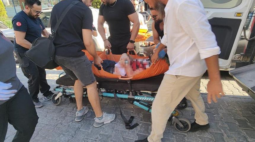 Kuşadası'nda kiracı dehşeti! Kanlar içinde kendini dışarı attı, hayati tehlikesi var