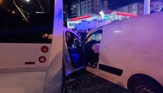 Rize'de minibüs ile hafif ticari araç çarpıştı: 10 yaralı