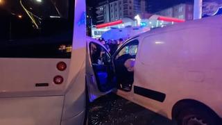 Rize'de minibüs ile hafif ticari araç çarpıştı: 10 yaralı