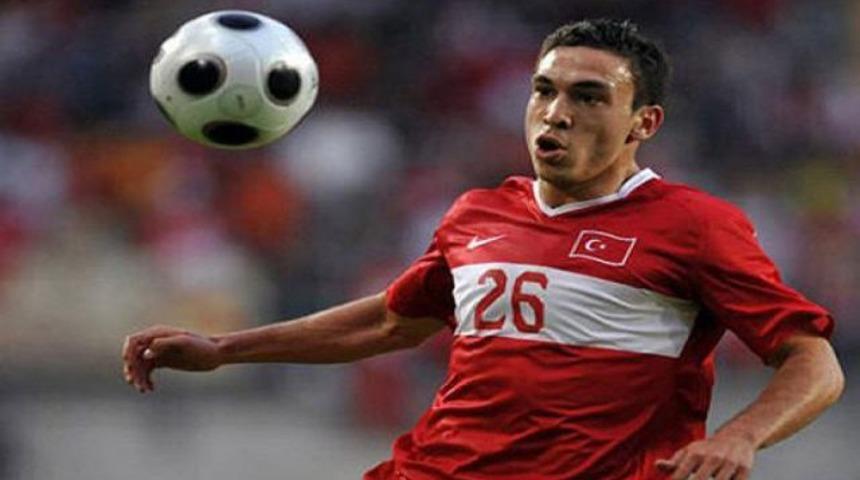 Milli futbolcu 7 milyon Euro'ya Ada'da!