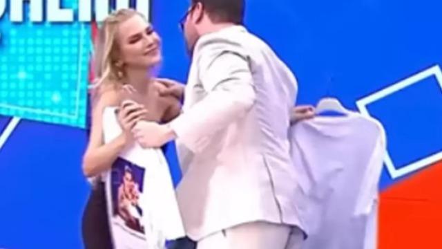 Sürpriz aşk kısa sürdü! Sinan Akçıl ve Ece Erken ayrıldı!  Açıklamalar peş peşe geldi