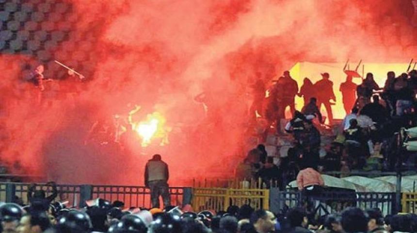 ŞOK! Futbol ma&ccedil;ında 74 &ouml;l&uuml;!