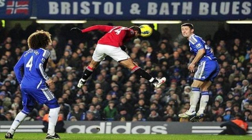 Chelsea ka&ccedil;tı, ManU yakaladı!