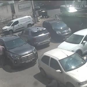 Perulu hırsızlar İstanbul'da kamerada: Otomobilin camını kırıp içindeki 1,5 milyonu çaldılar!