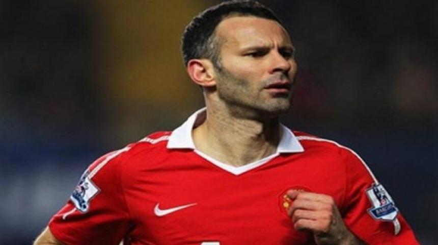 Giggs 1 yıl daha ManU'da..!