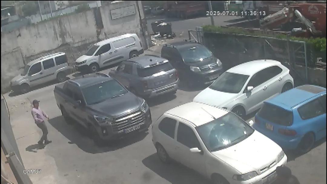 1200xauto Perulu hırsızlar İstanbul'da kamerada: Otomobilin camını kırıp içindeki 1,5 milyonu çaldılar!