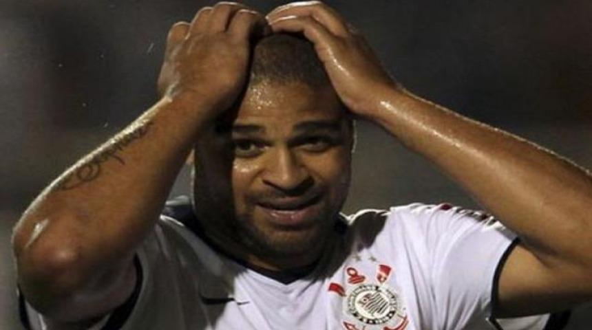 Adriano'yu otel odasına kapattılar!